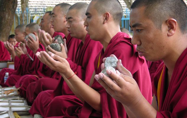 слушать мантры тибетских монахов