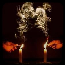 две свечи и черный дым